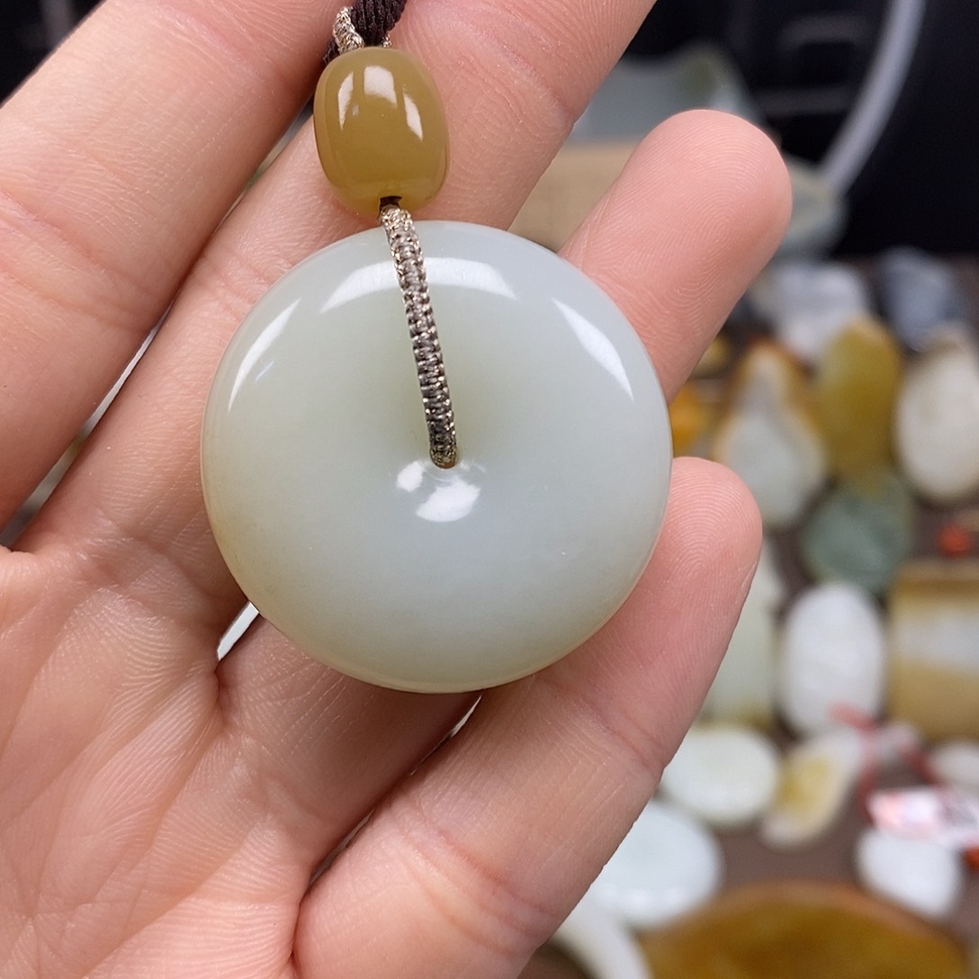 和田玉颈饰未镶嵌成****m