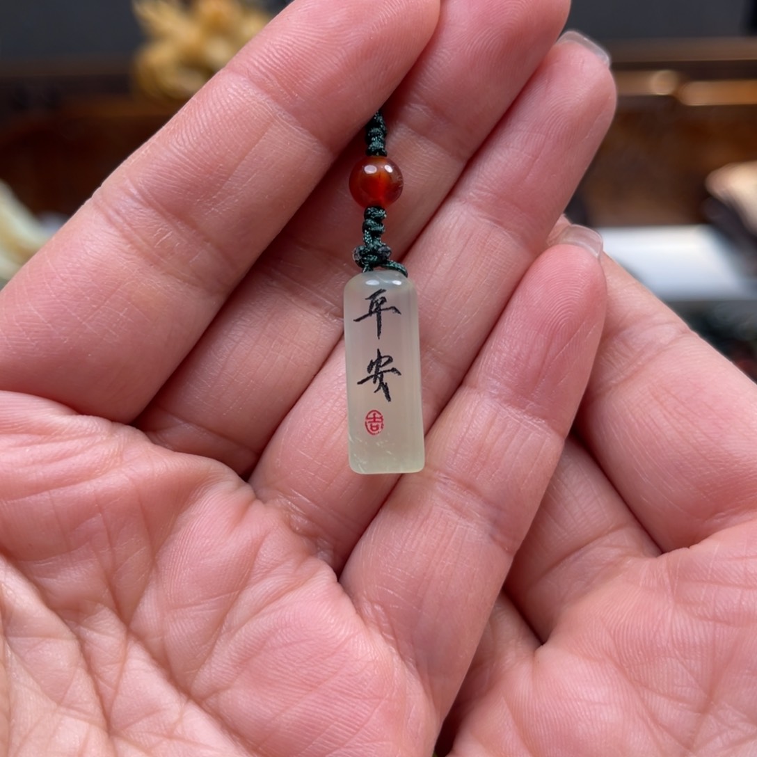 蛇纹石玉挂件未镶嵌