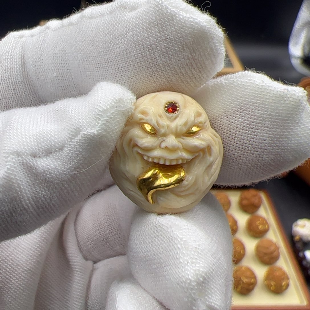 猴头核桃吊坠妖僧