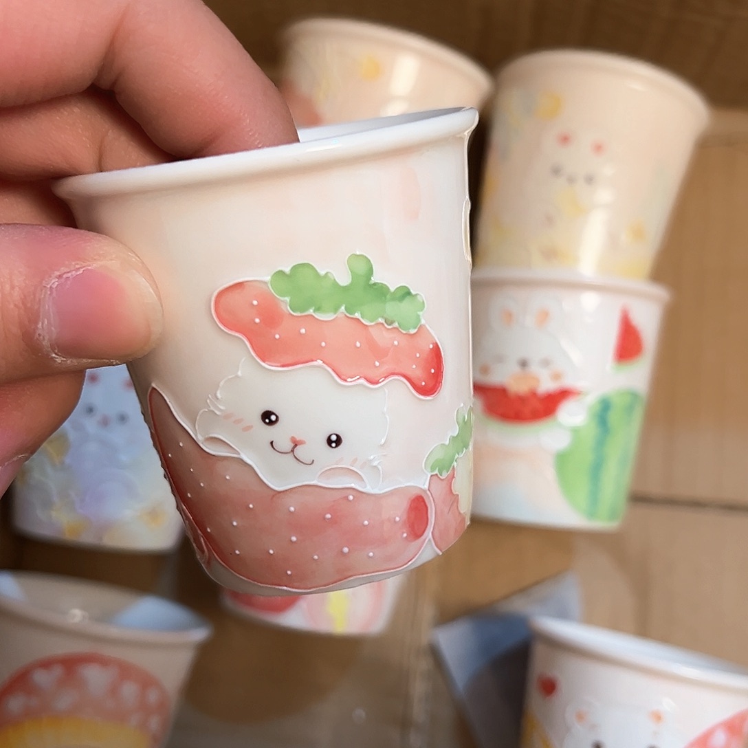 景德镇陶瓷艺术精品草莓兔