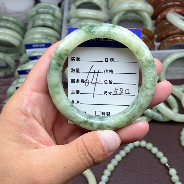 蛇纹石玉手镯未镶嵌