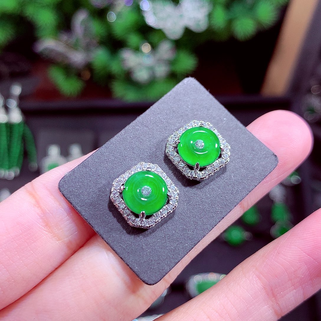 颈饰未镶嵌翡翠天然