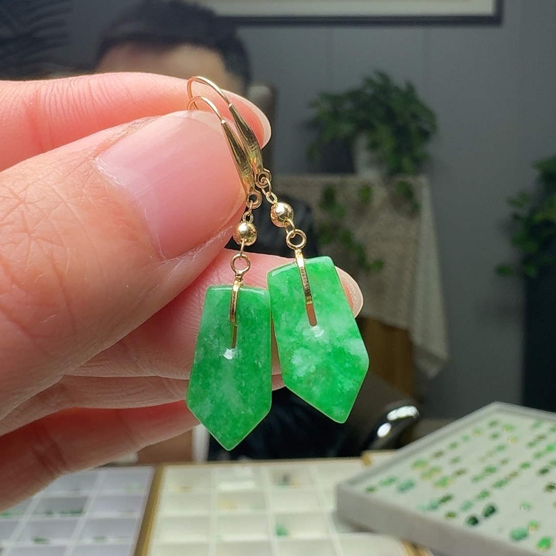 翡翠18K金镶嵌耳饰天然