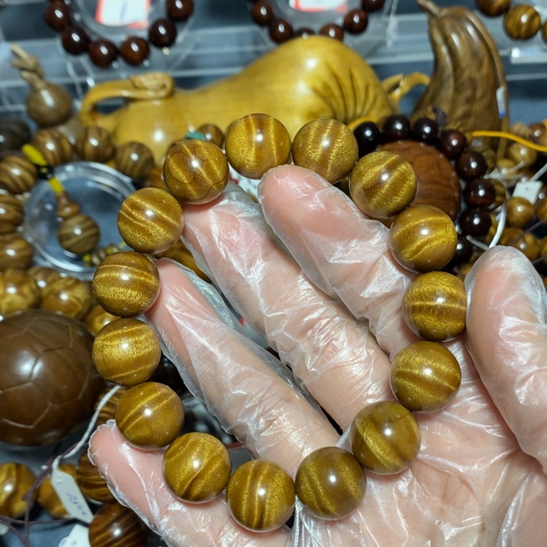 金丝楠木雕工艺品15