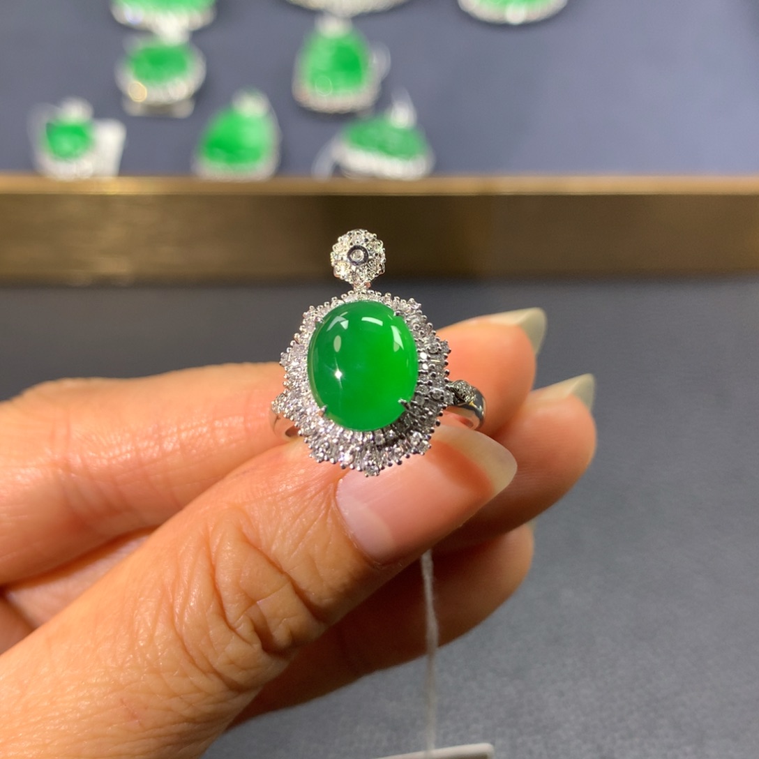 翡翠戒指18K金镶嵌翡翠