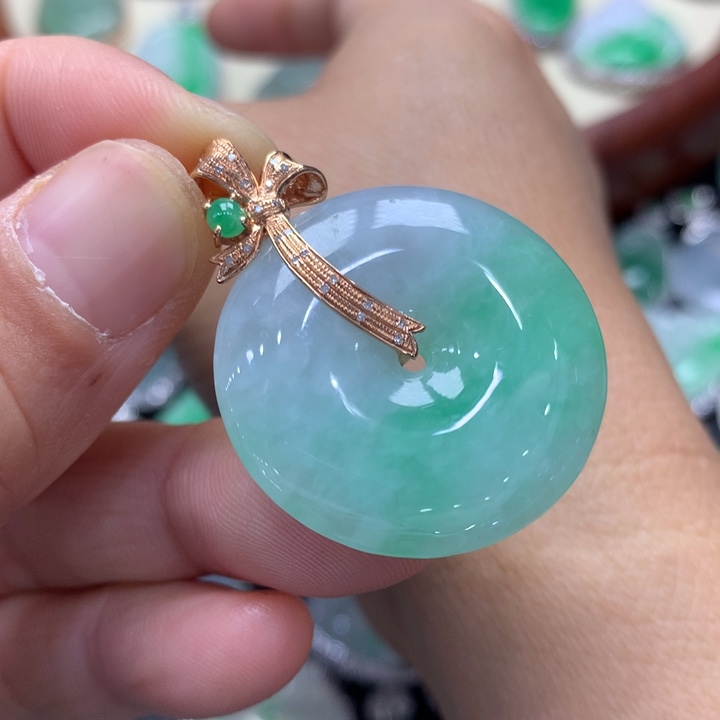 翡翠吊坠(不含链)18K金镶嵌