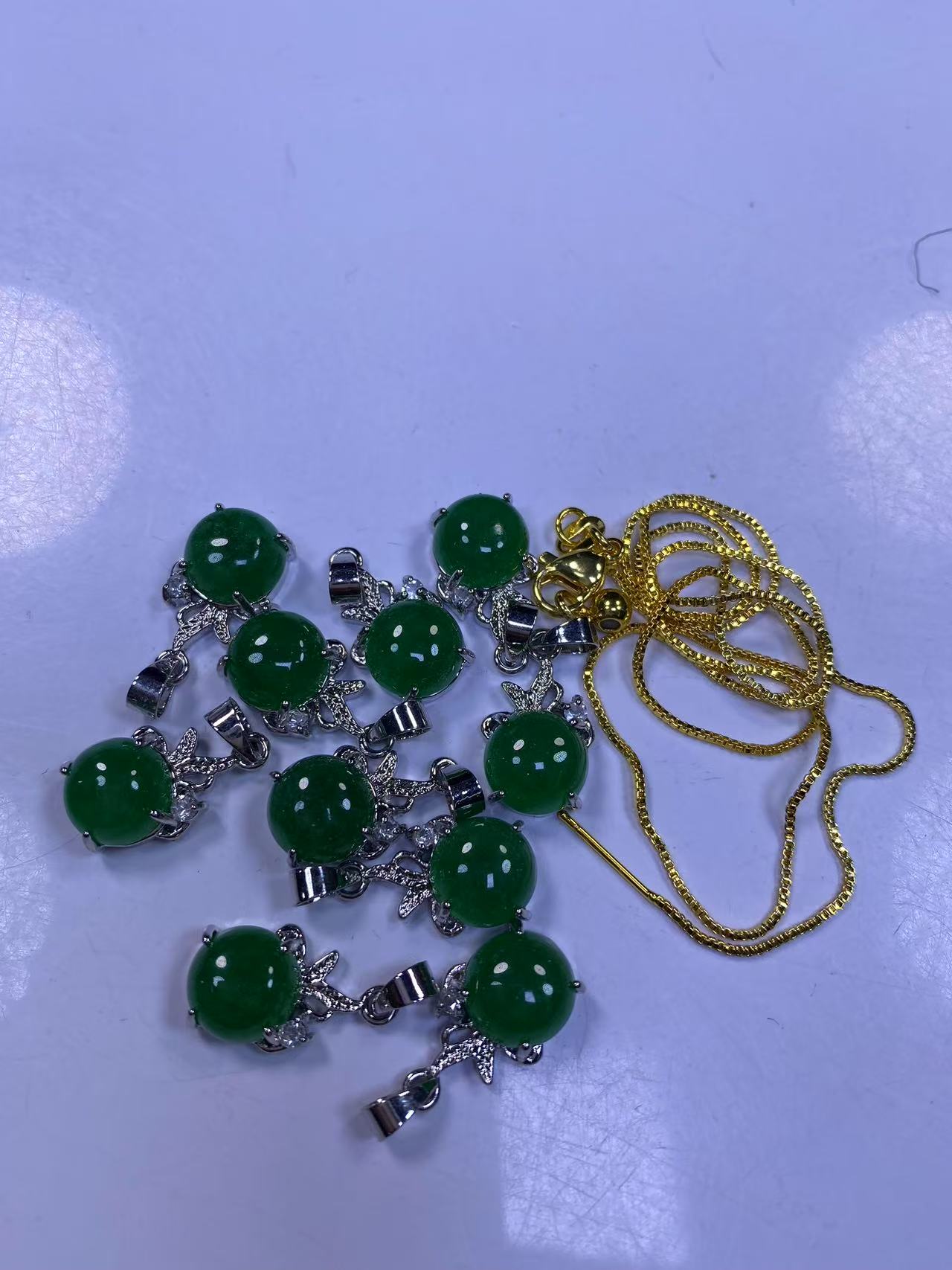  绿吊坠随机发一个L177