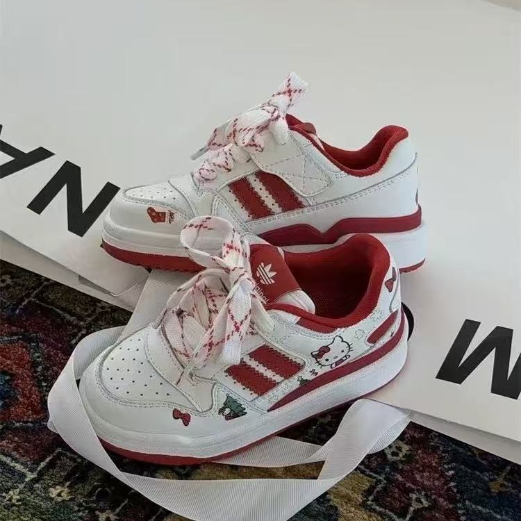 四季KT卡通板鞋休闲百搭小白鞋