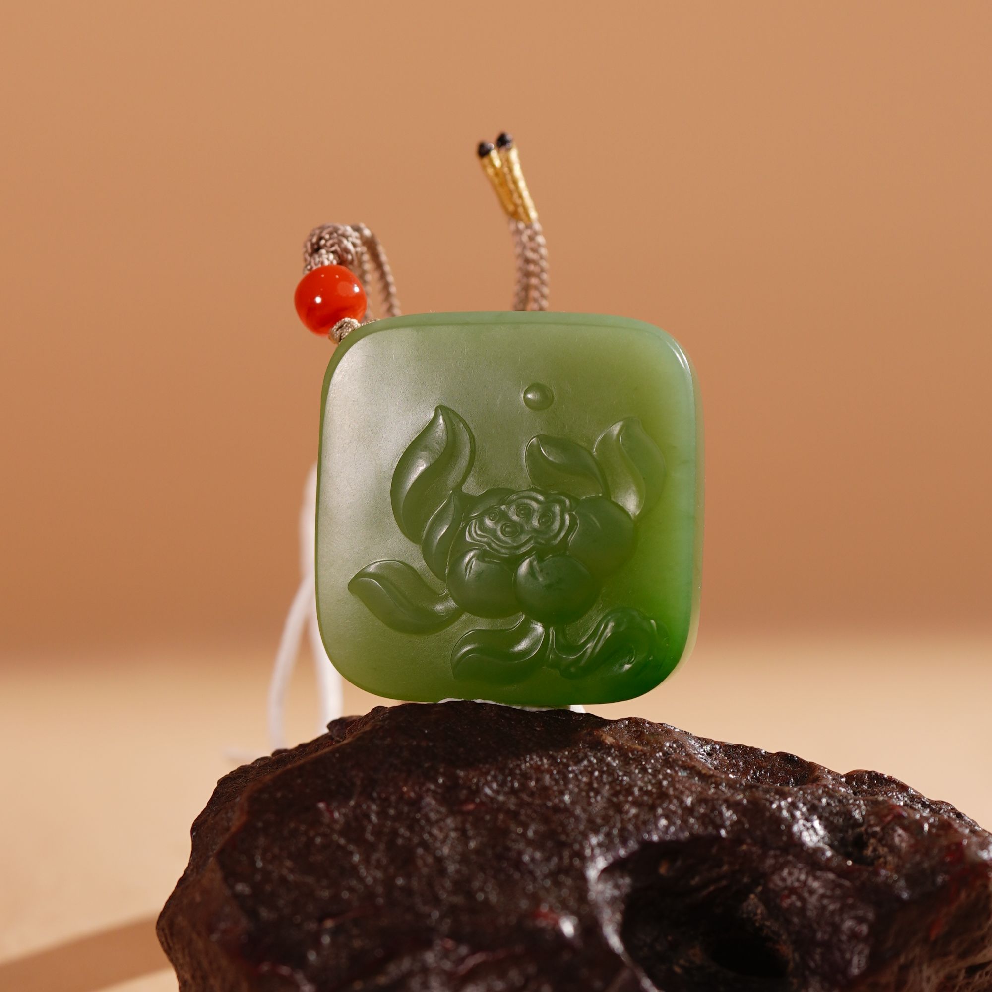 HA00714和田玉碧玉莲花牌吊坠