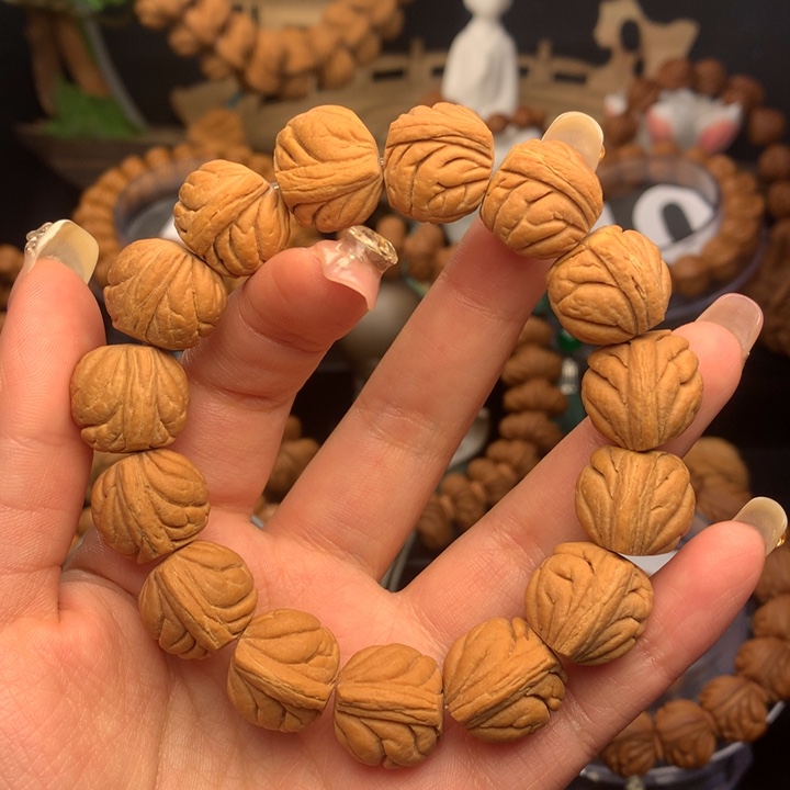 桃核吊坠霸王龙，微瑕疵，不退不换