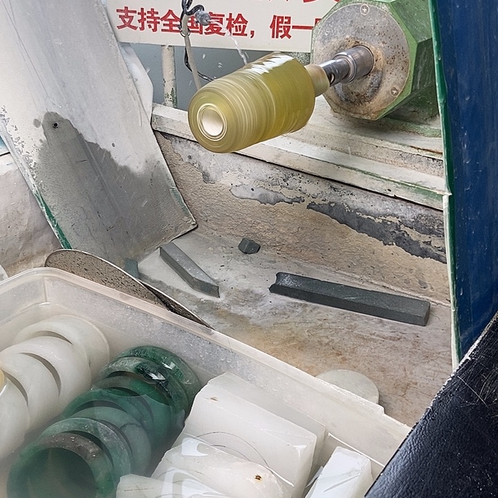 石英质玉未镶嵌手镯定制