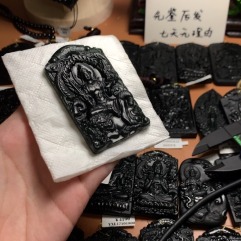 星****豆天然缅甸a货钢琴黑挂件