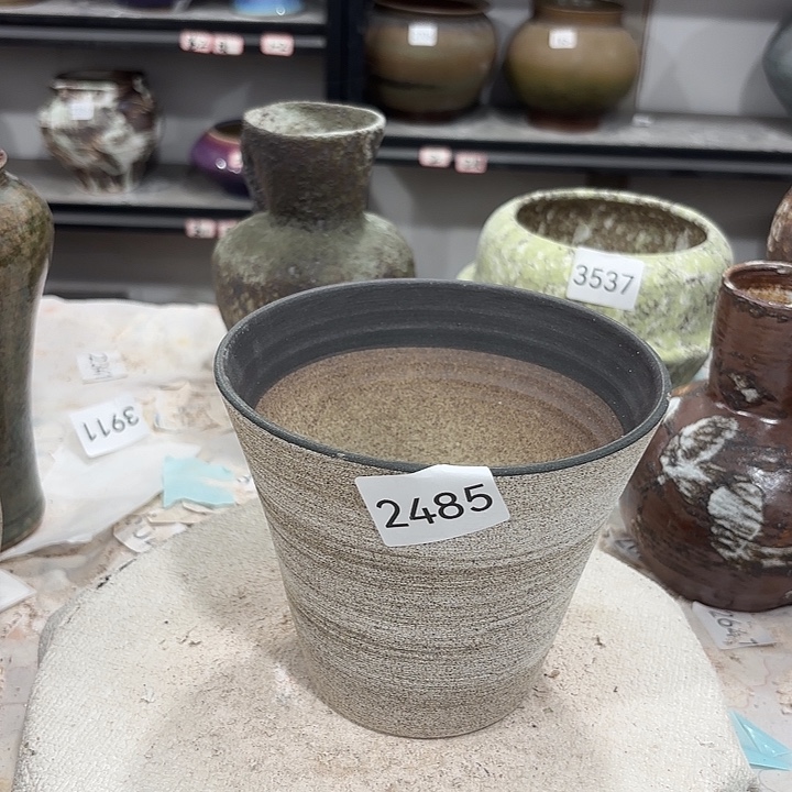 摆件高13，口14.5，有孔2485