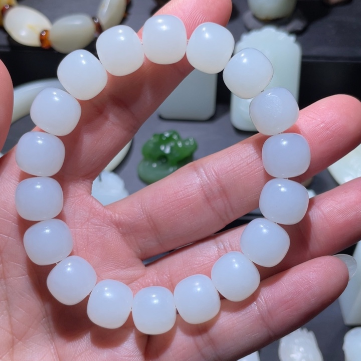 和田玉颈饰未镶嵌财*了