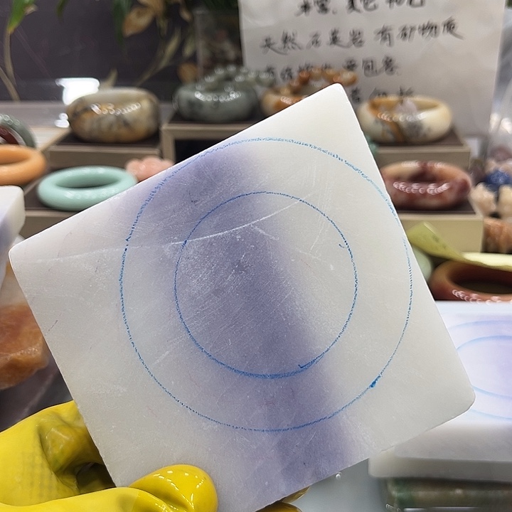 禾***.石英质玉（佘太翠）未镶嵌手镯