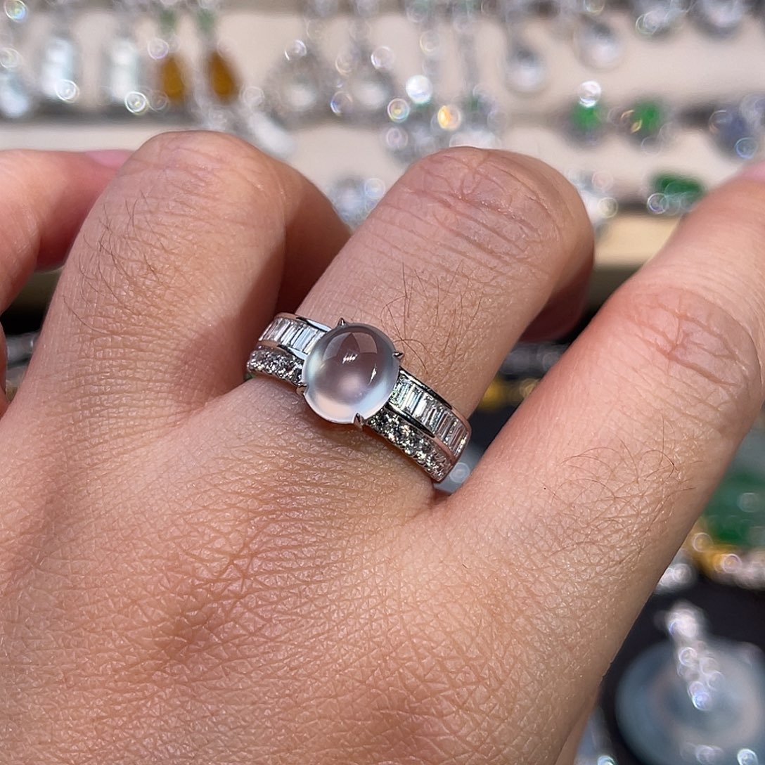 翡翠18K金镶嵌戒指玻璃种冰蛋