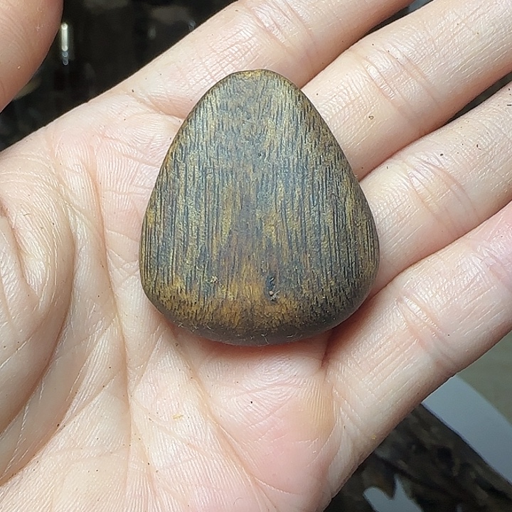 浪***~绿奇油叶子树心吊坠6克