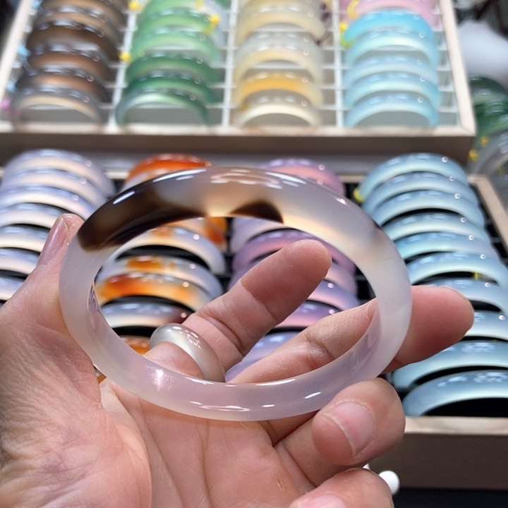 玛瑙/玉髓手镯未镶嵌