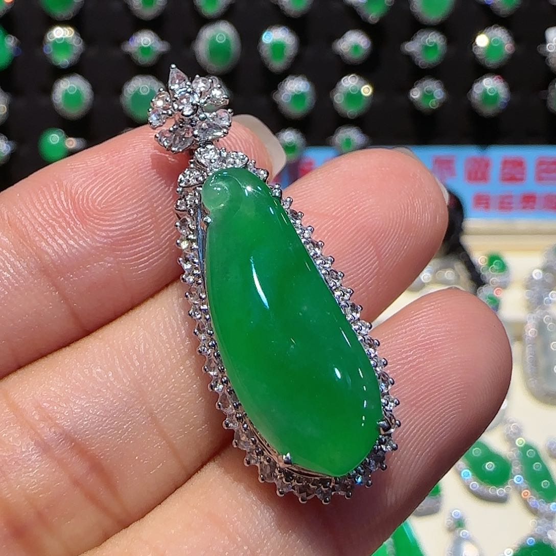 翡翠吊坠(不含链)18K金镶嵌福瓜