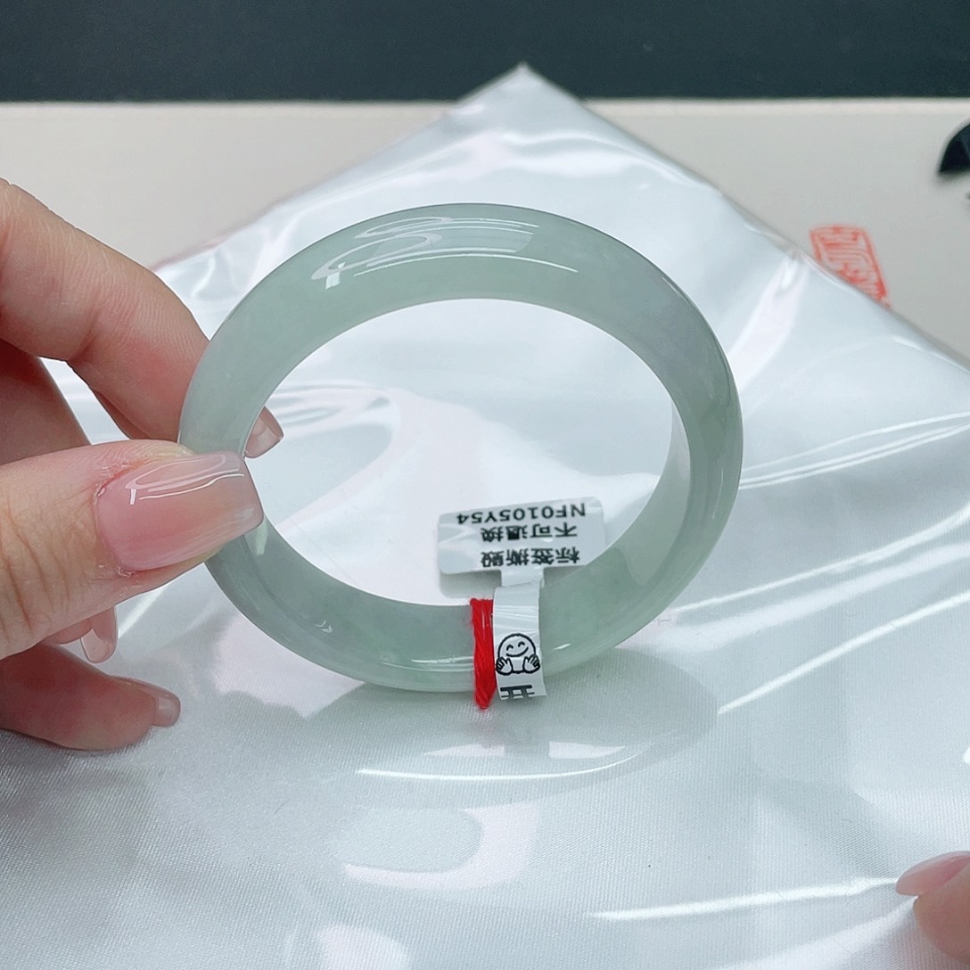 翡翠手镯未镶嵌正54