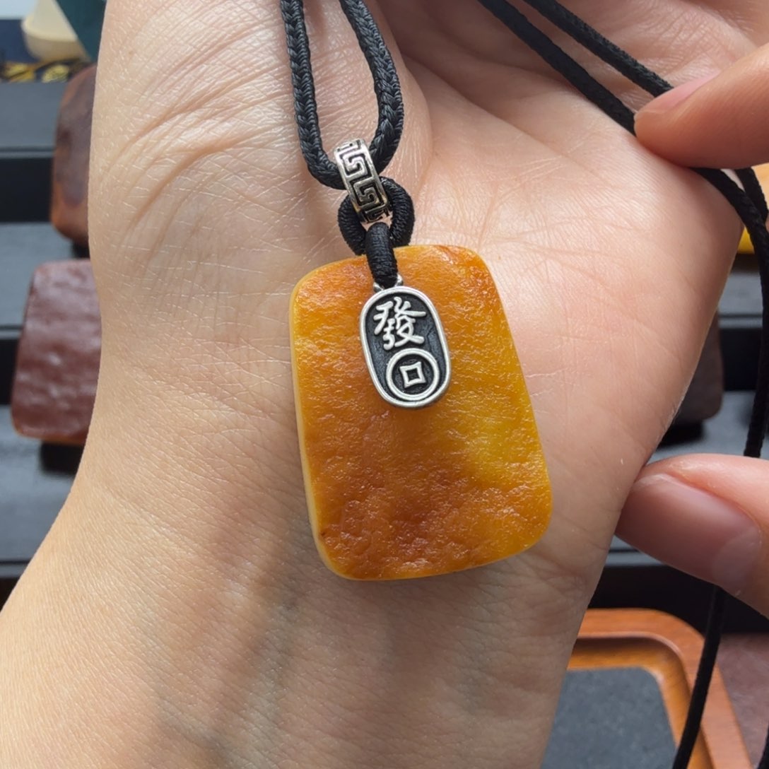 琥珀吊坠(赠链)未镶嵌