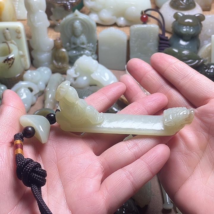 和田玉颈饰未镶嵌