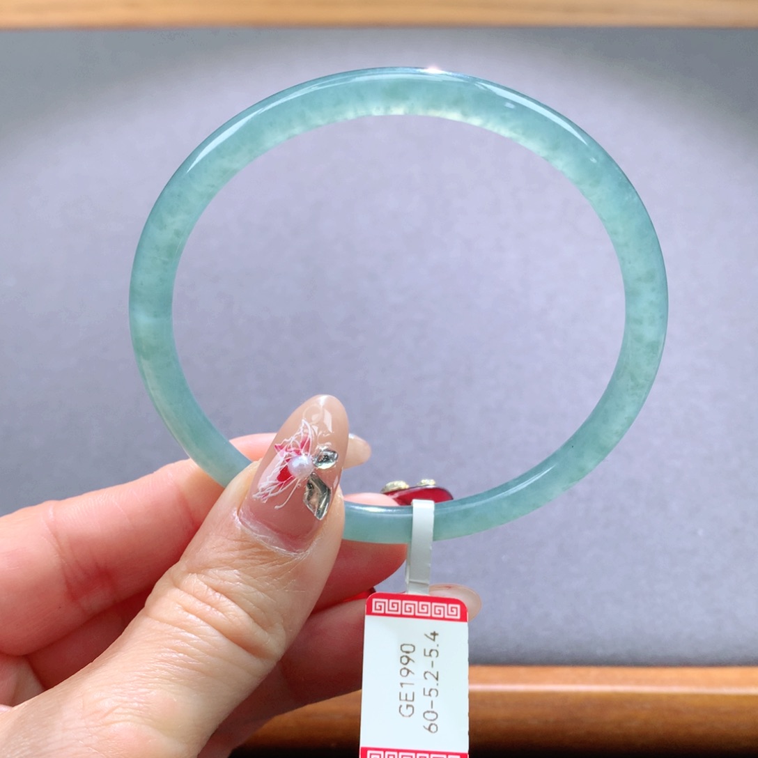 翡翠手镯未镶嵌天然翡翠手镯