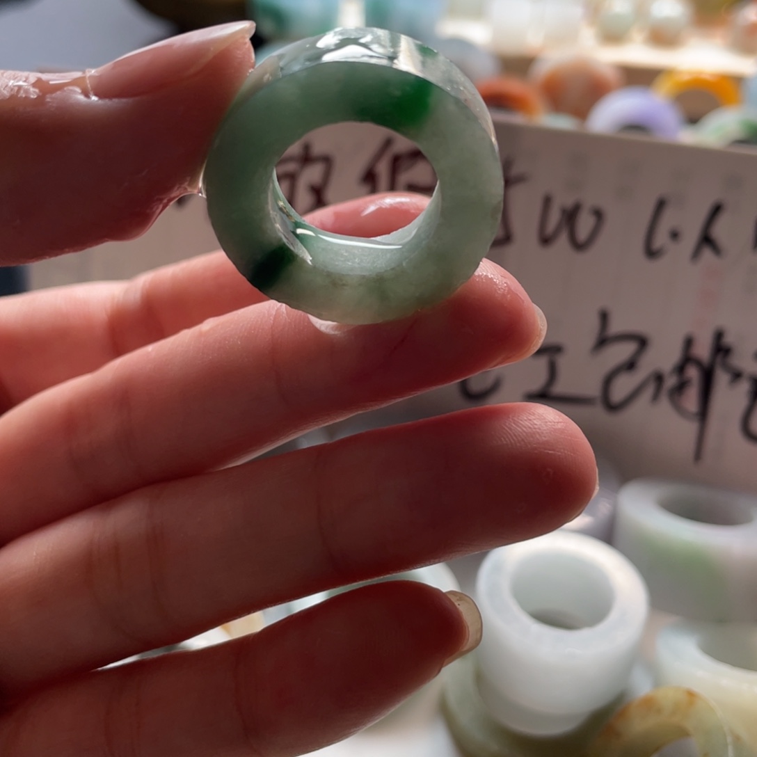 定制翡翠未镶嵌戒指