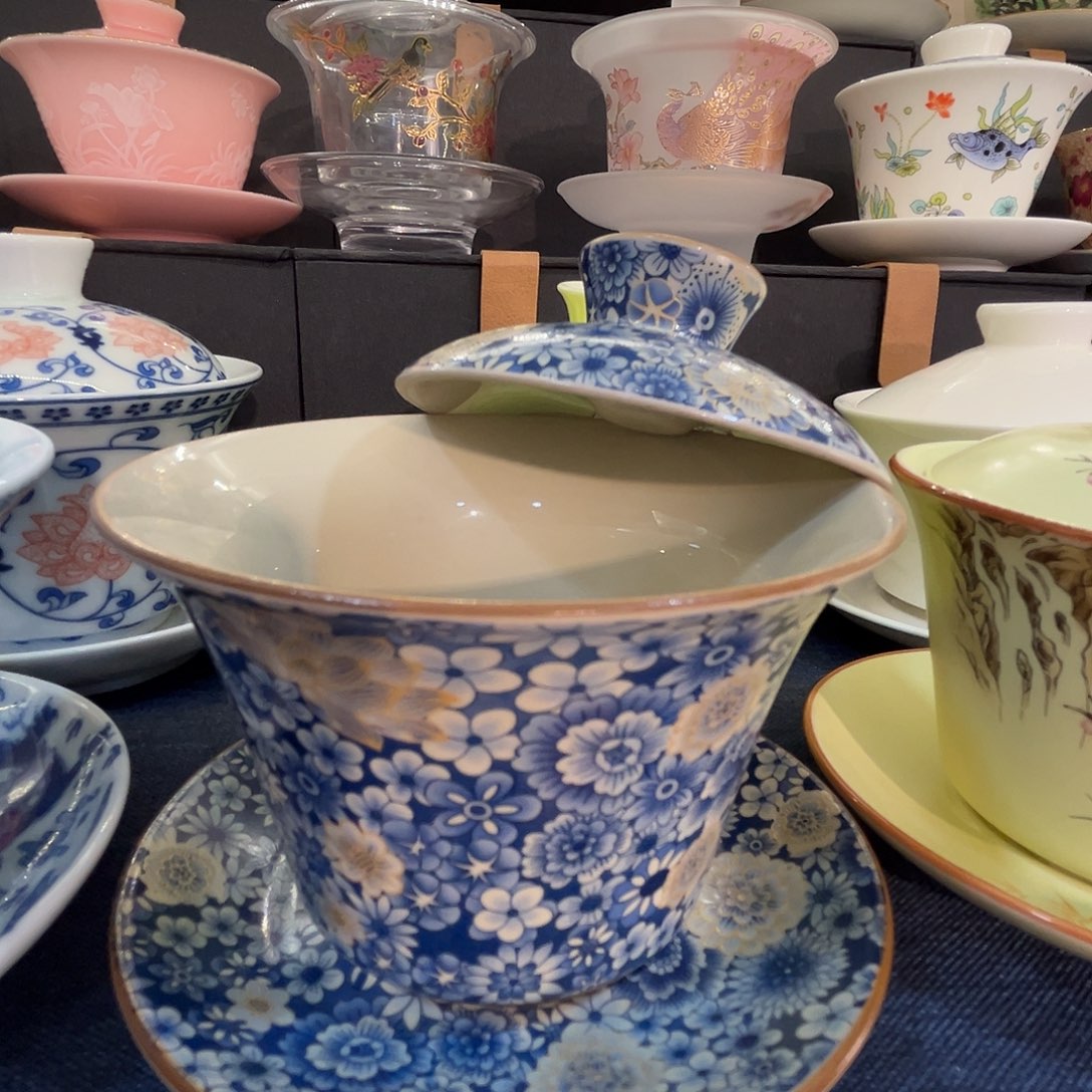 这些盖碗很漂亮！！！