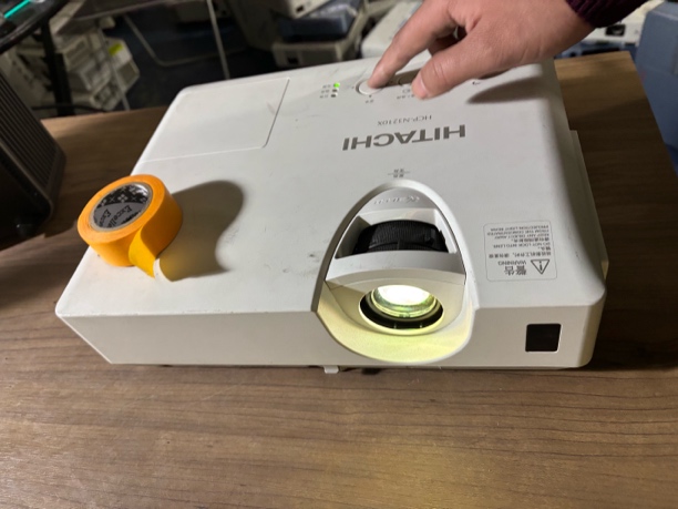 9新 HITACHI/日立 二手 日立投影仪 运费自理