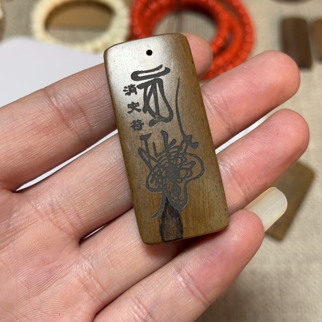 高端手串车里拍！