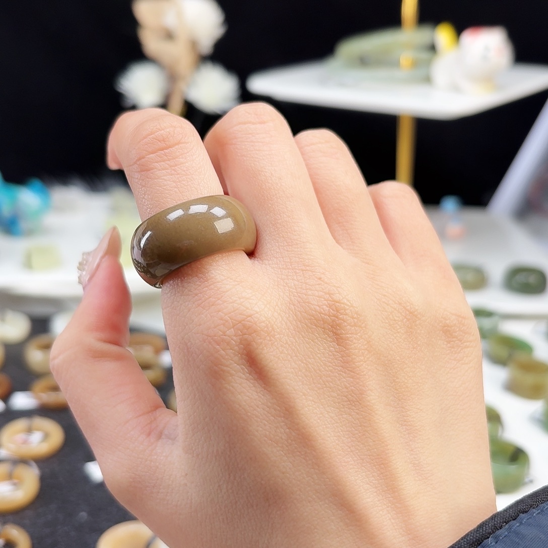 和田玉未镶嵌戒指P141浓糖轮胎17.5不退换