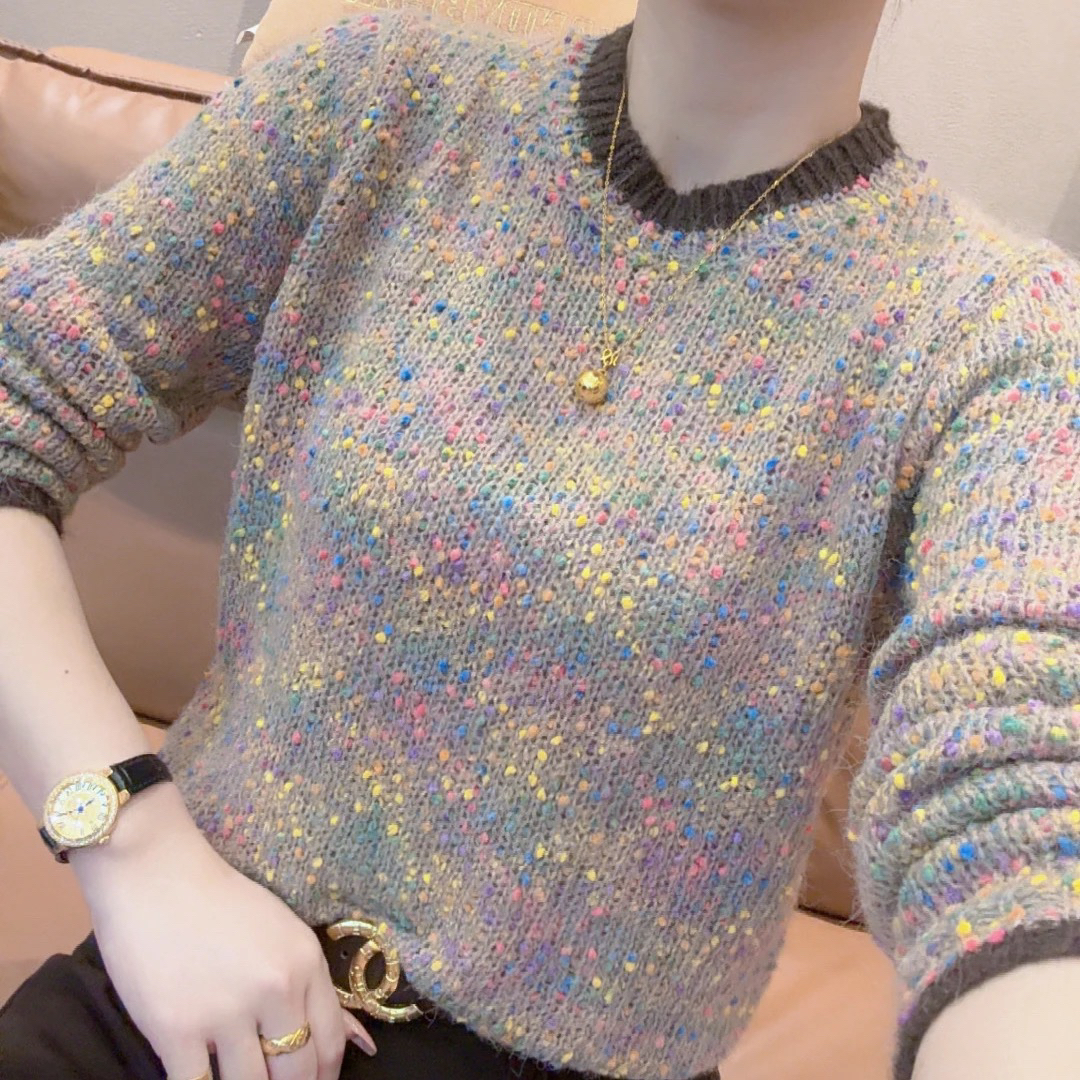 小敏家，定制款七彩毛衣时尚洋气