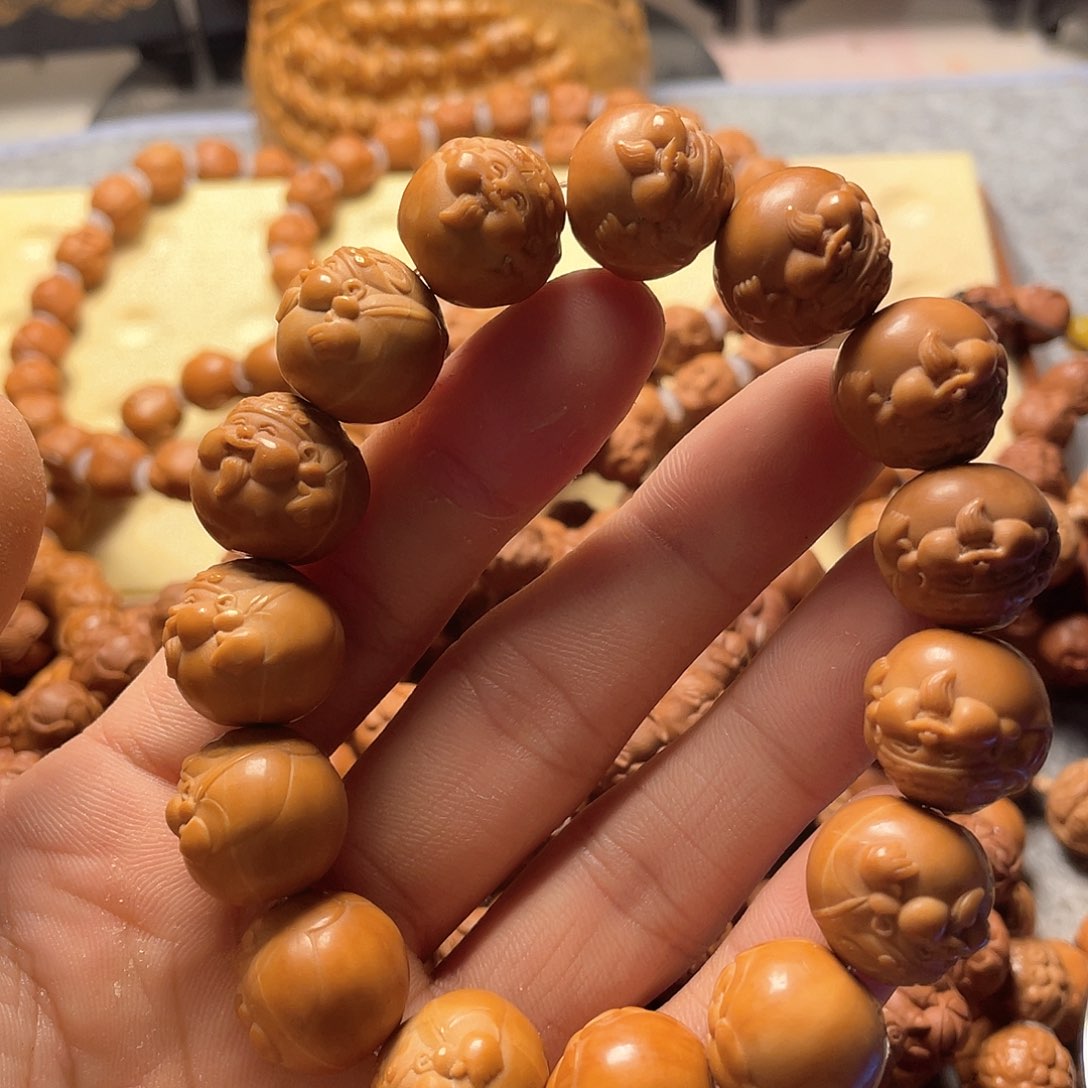 猴头核桃雕刻肉球财神