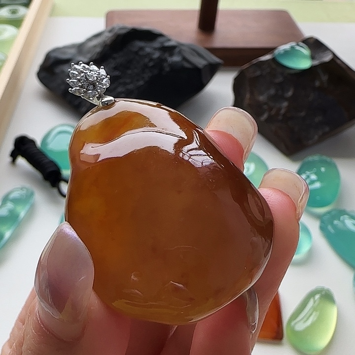 岫玉18K金镶嵌颈饰岫玉