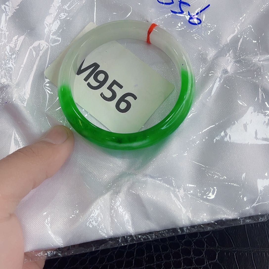 翡翠手镯未镶嵌多样性
