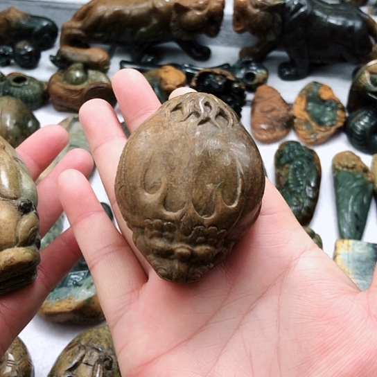 岫岩河磨玉（透闪石质玉）把件未镶嵌