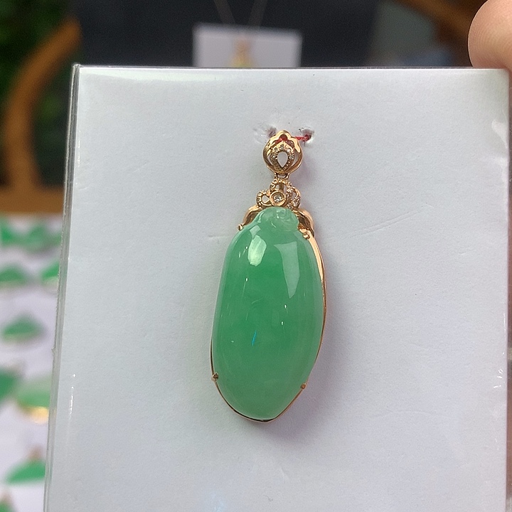 翡翠18K金镶嵌颈饰