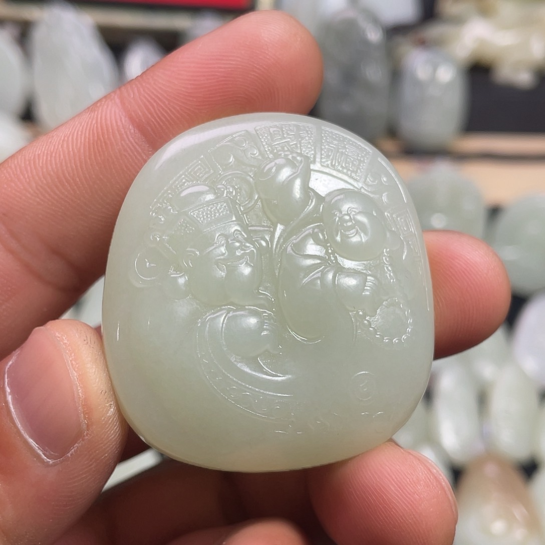 星***范和田玉未镶嵌颈饰吊坠