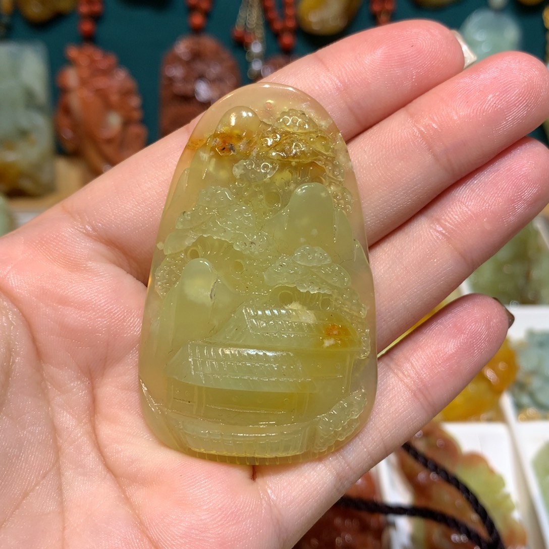 蛇纹石玉未镶嵌颈饰