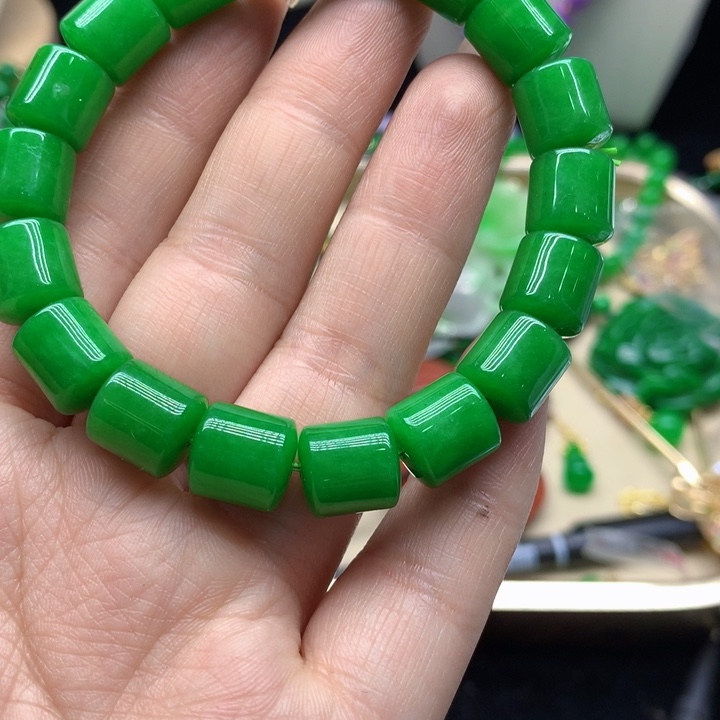 翡翠颈饰未镶嵌吊坠