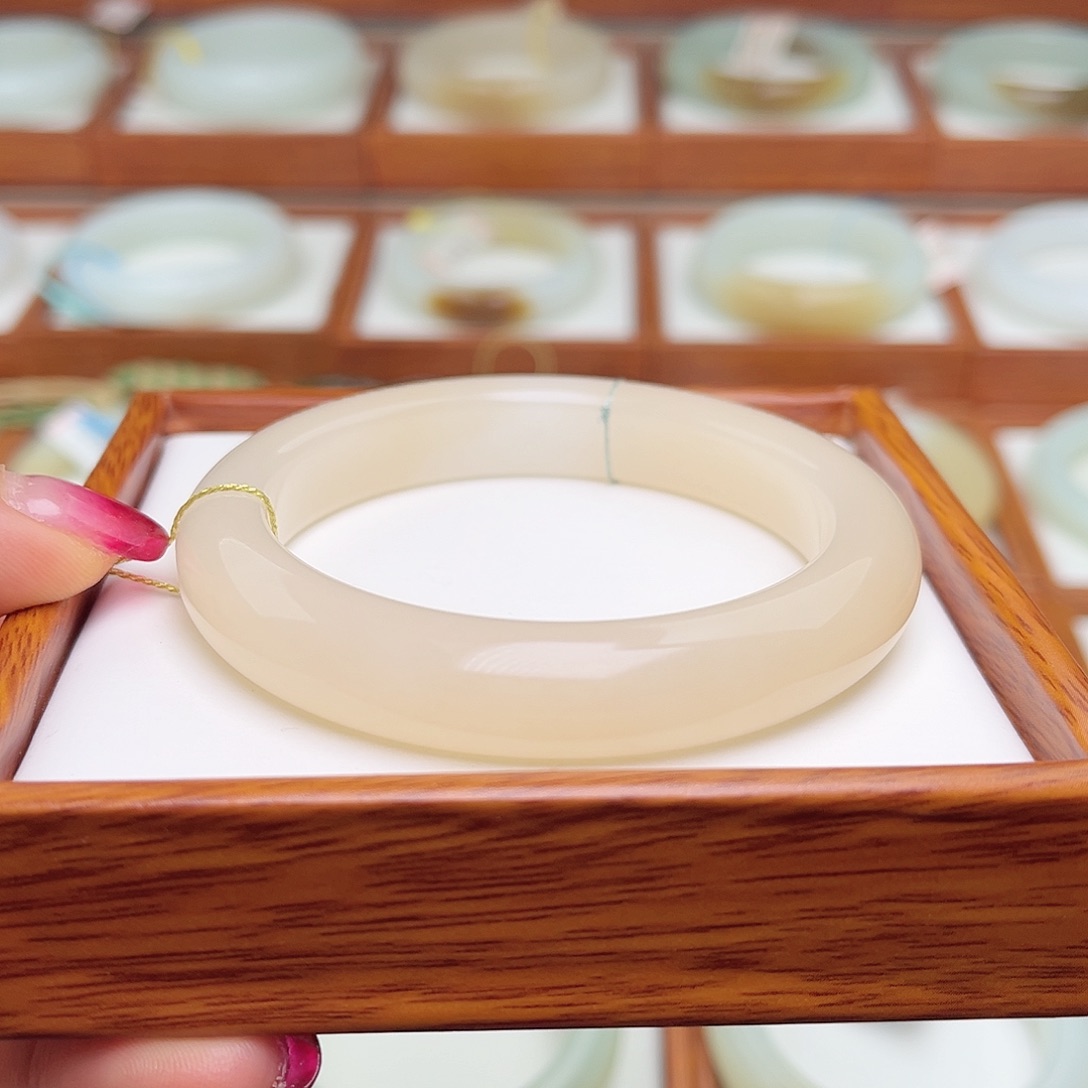 和田玉手镯未镶嵌56.6