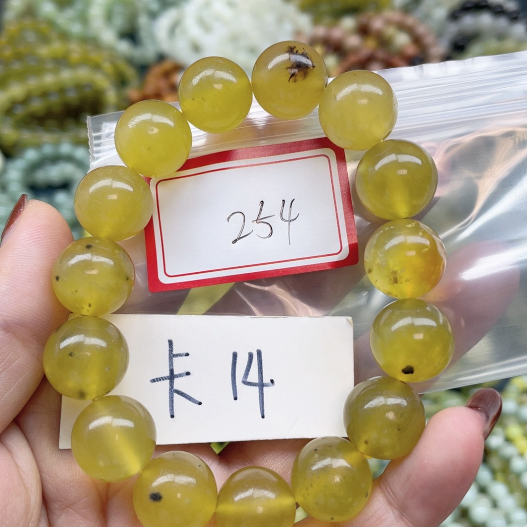 未镶嵌蛇纹石玉手串雨**霖