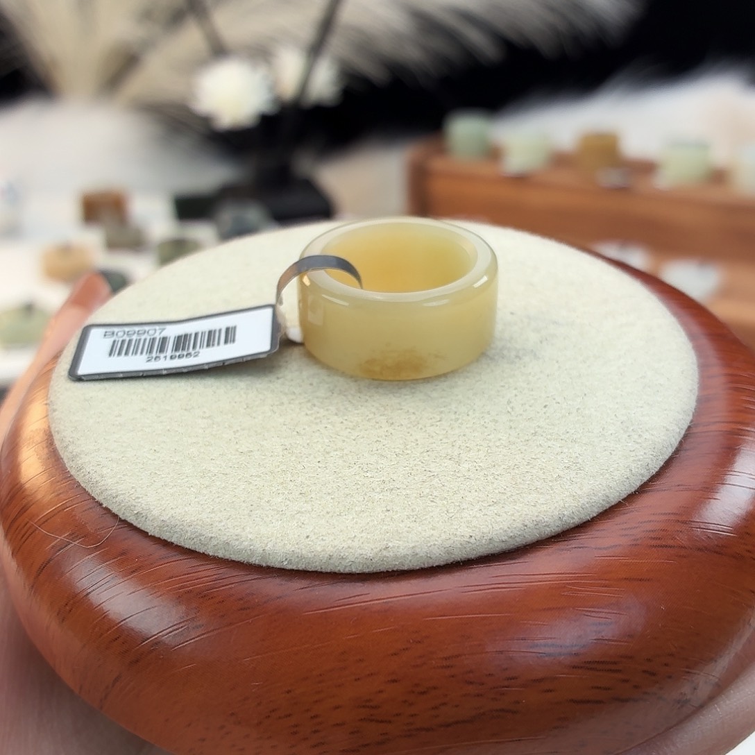 和田玉未镶嵌戒指浅橘圆切17.47mmj5