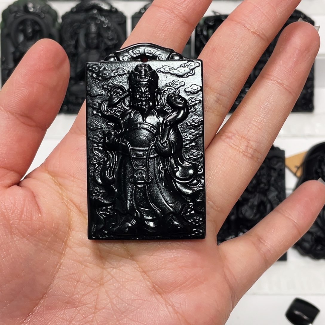 @***”蛇纹石玉未镶嵌颈饰