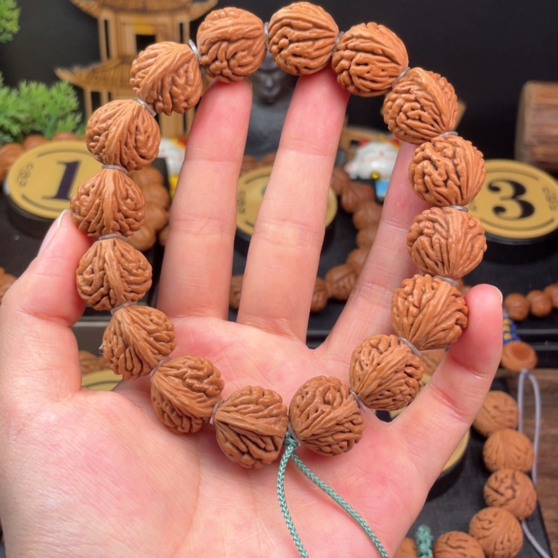 吊坠桃核刺龙纹18编织绳