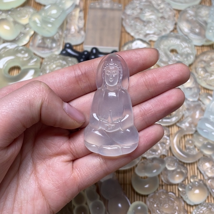 蛇纹石玉颈饰未镶嵌财****?