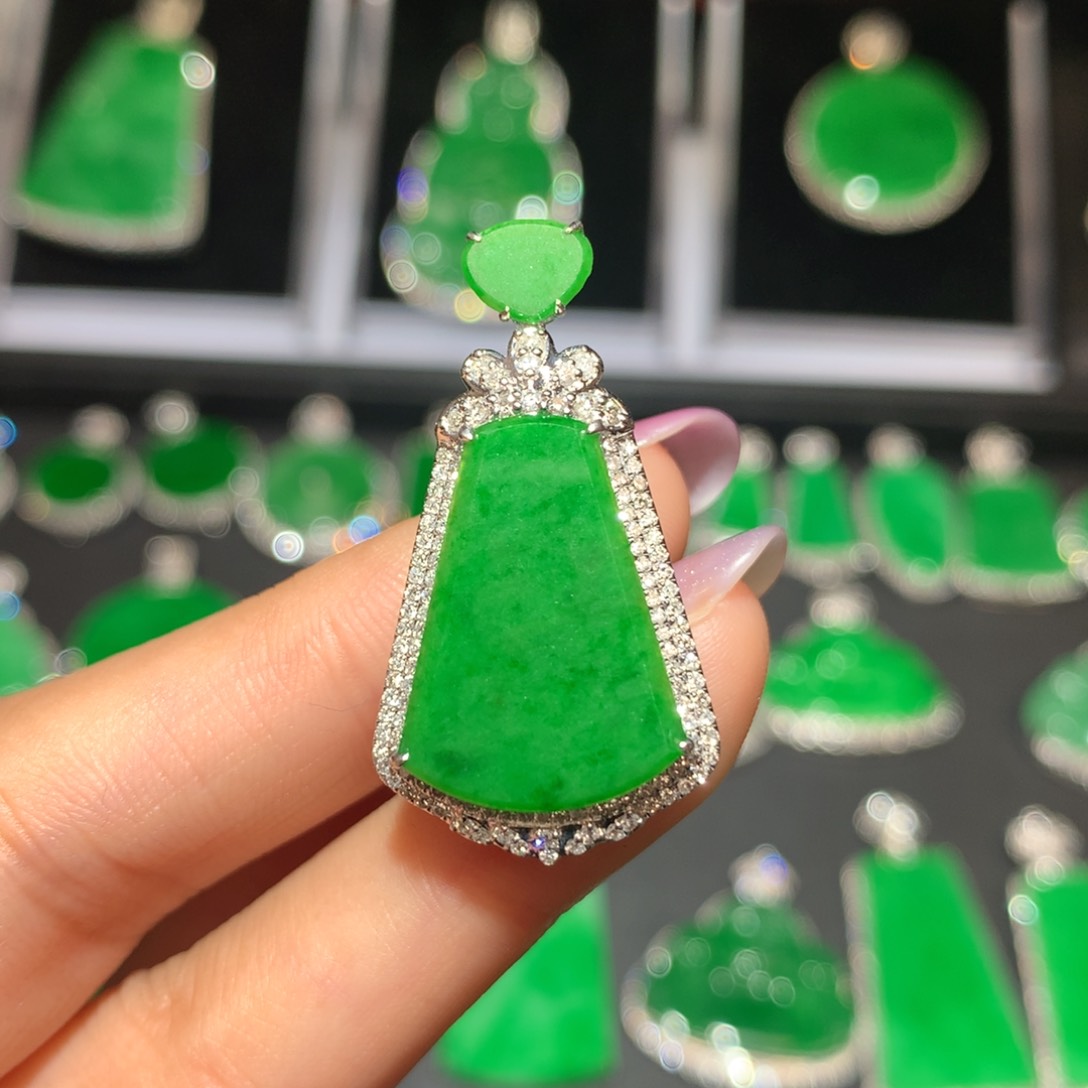 翡翠颈饰18K金镶嵌7****兰翡翠