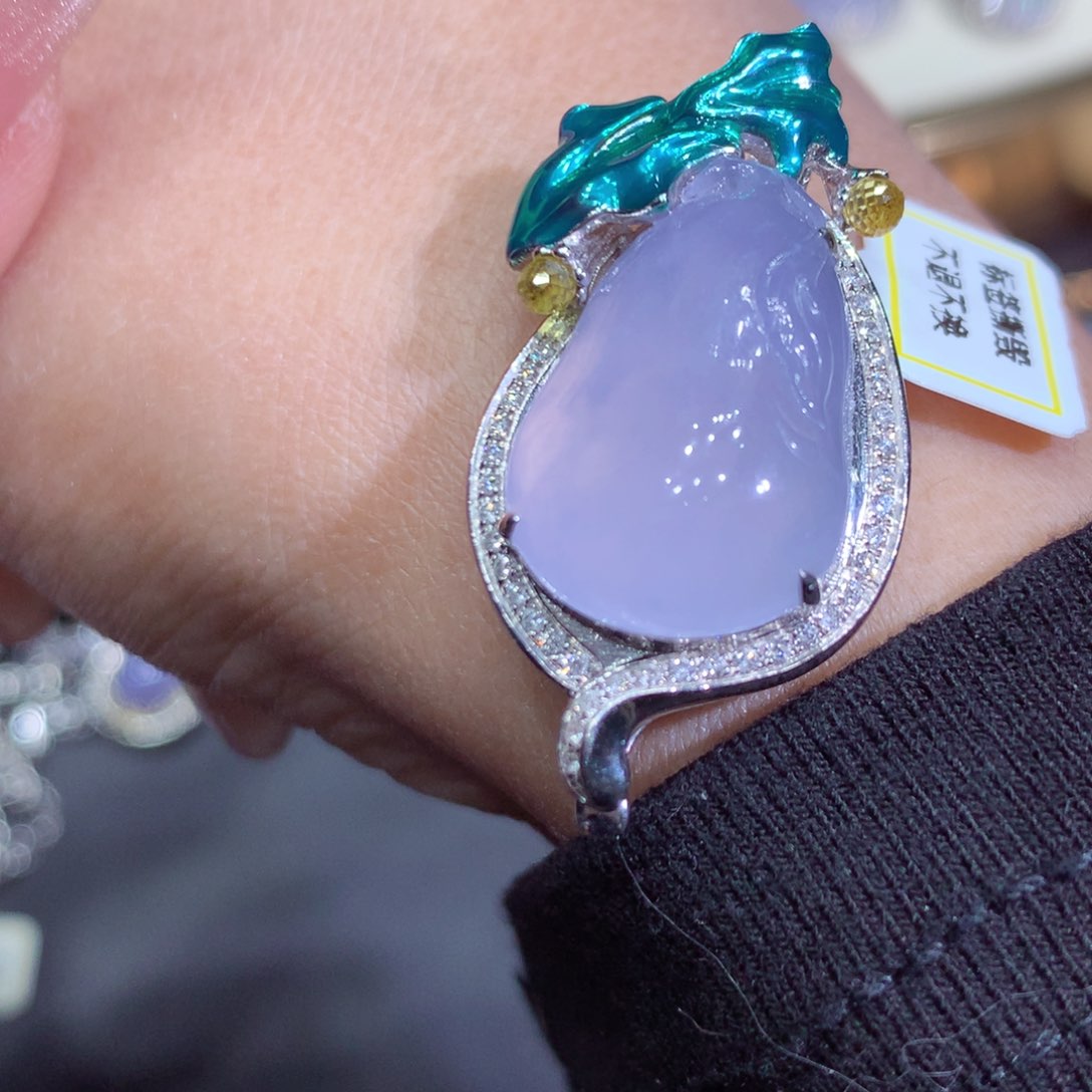 翡翠吊坠(赠链)18K金镶嵌