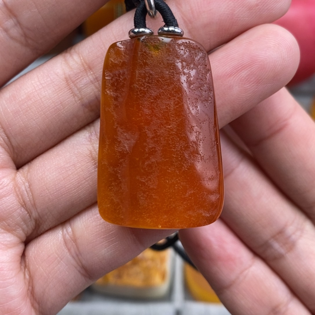 琥珀吊坠(赠链)未镶嵌